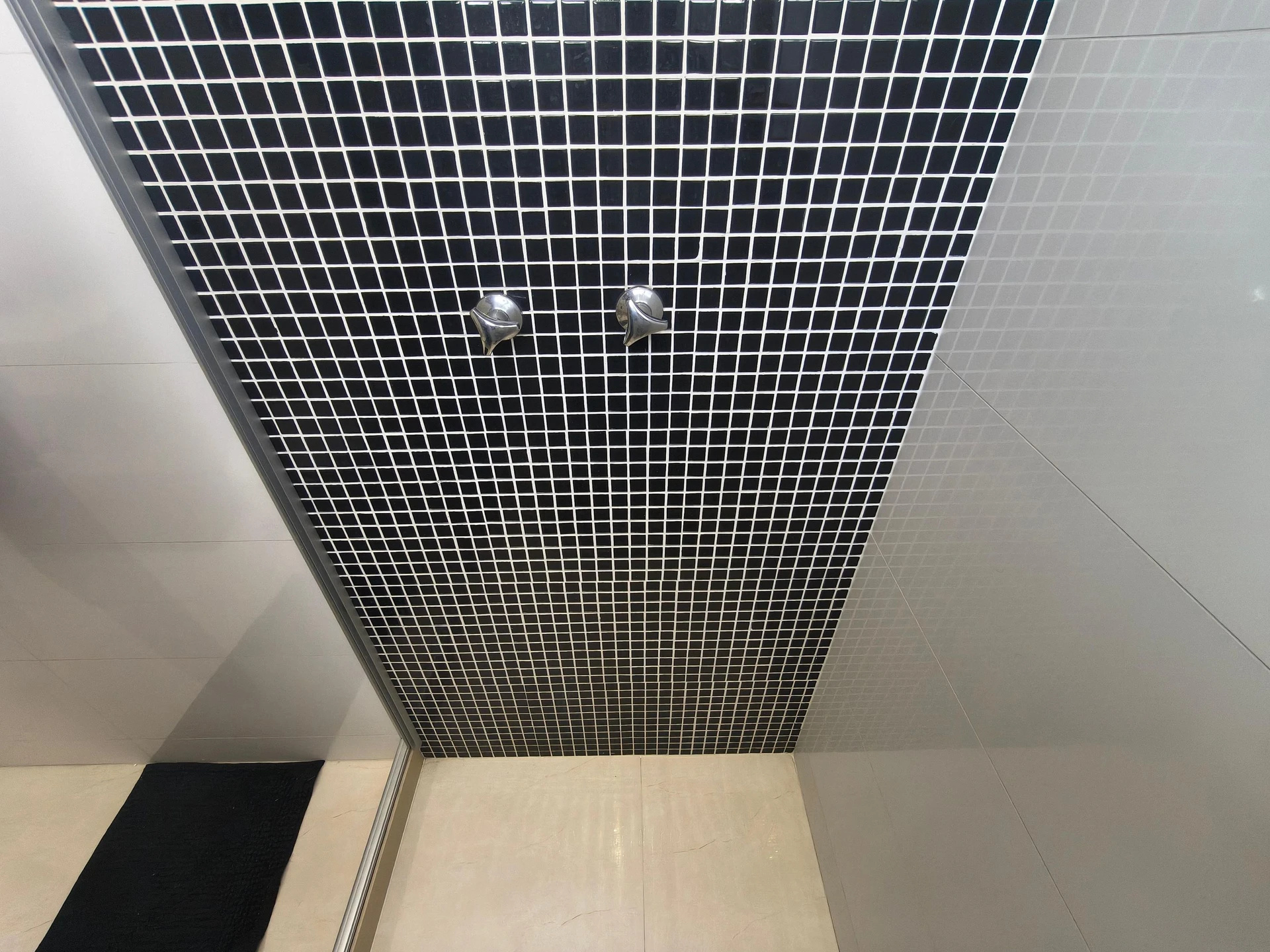 Furnished house, 220 m², with a bathtub — photo 60