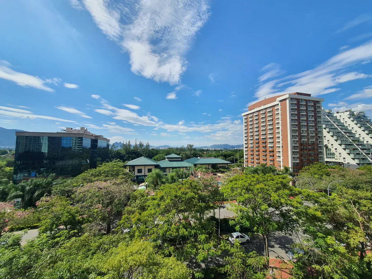 Park view in a 2-bedroom apartment, 90 m² — photo 4