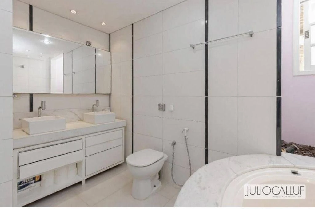 4-bedroom house with a washing machine in Curitiba — photo 25