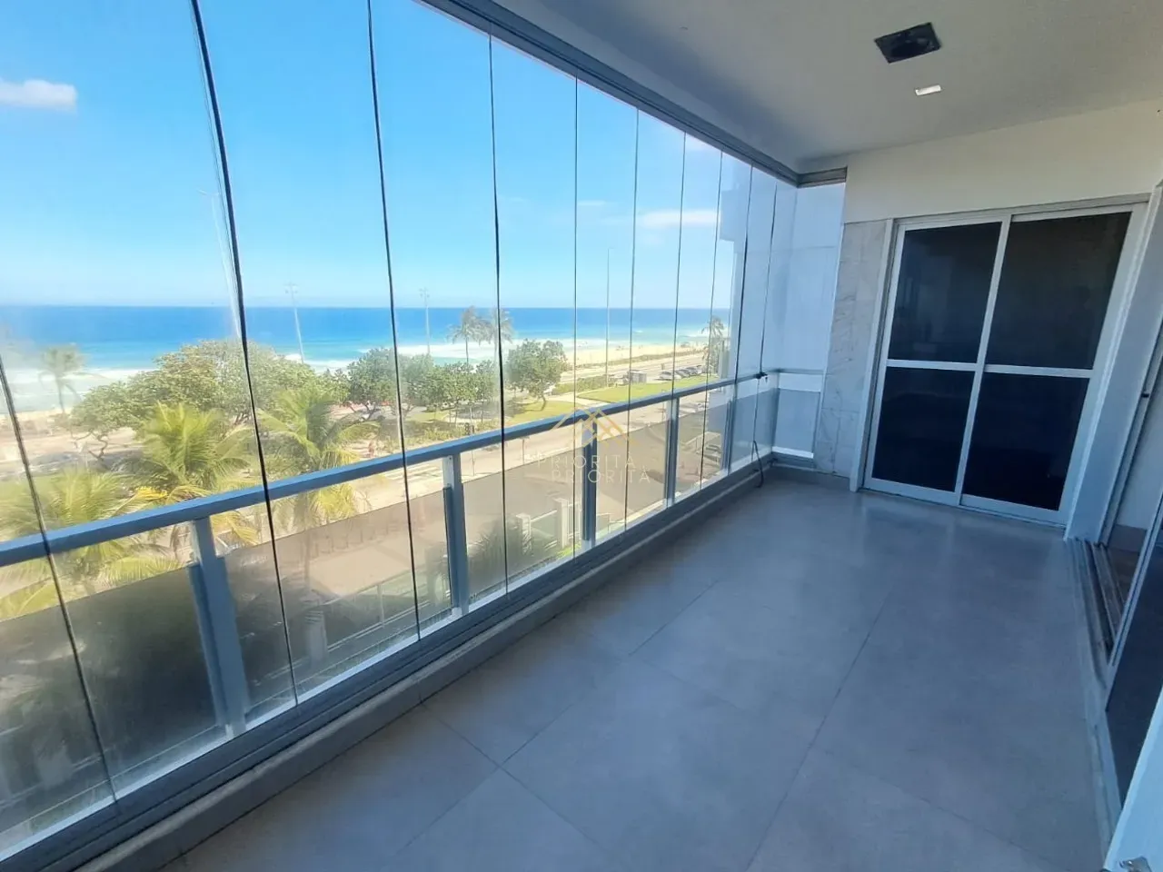 Apartamento sem mobília com 3 quartos e varanda envidraçada — photo 4