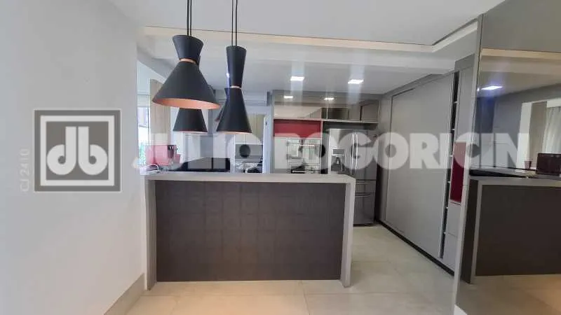 4-bedroom apartment with floor-to-ceiling windows — photo 2