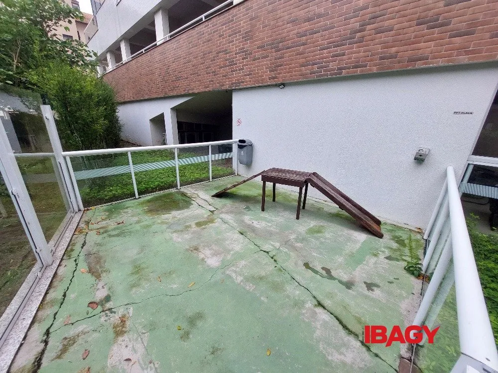 3-bedroom apartment with a grill on the balcony — photo 32