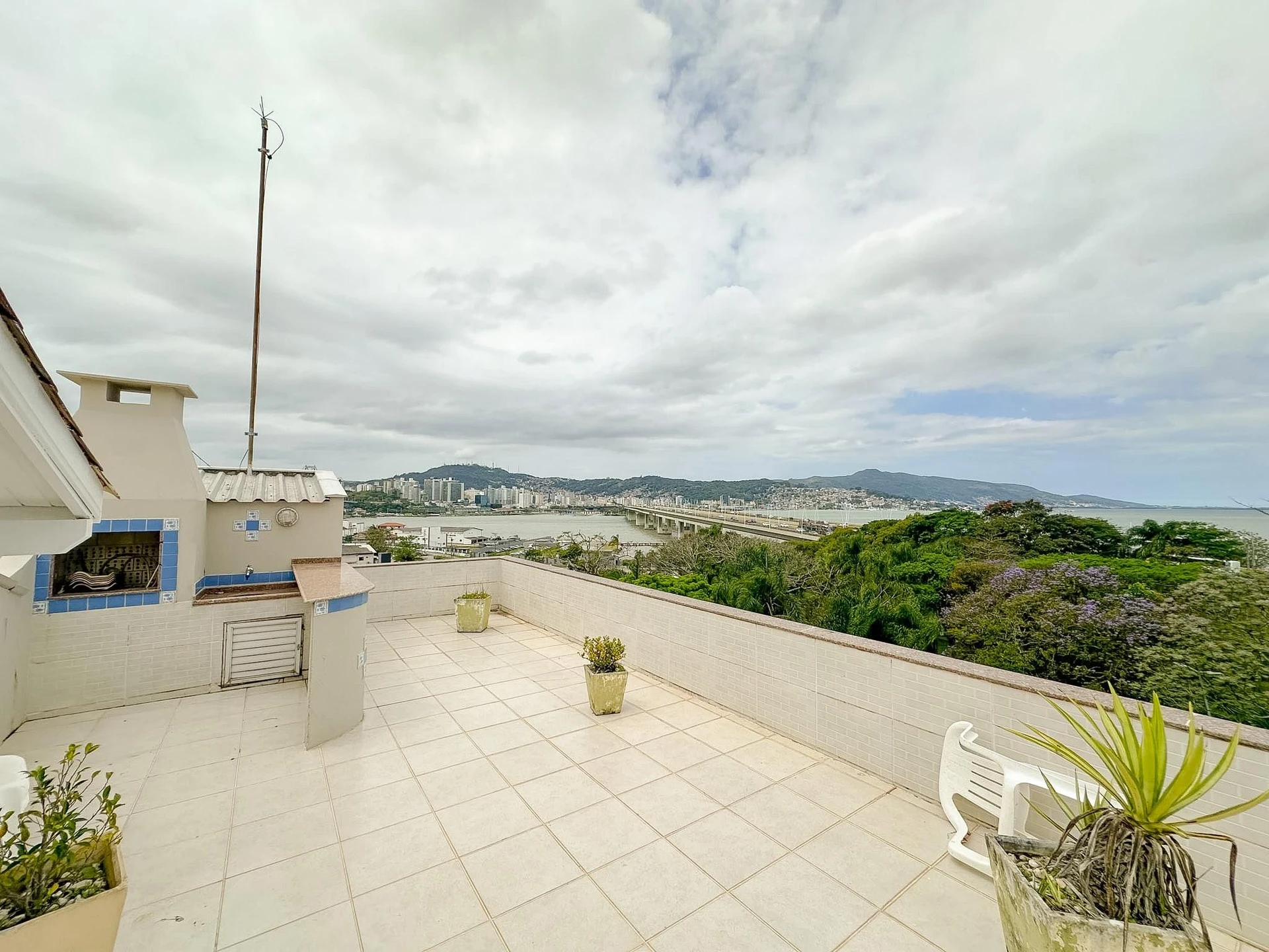 Furnished house, 250 m², with a bathtub — photo 49