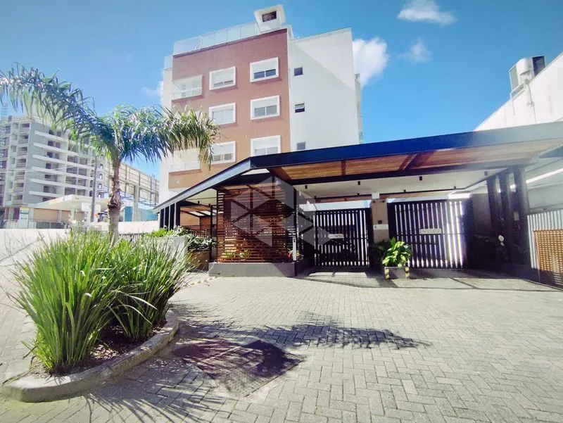 3-bedroom apartment in a building with a pool — photo 24