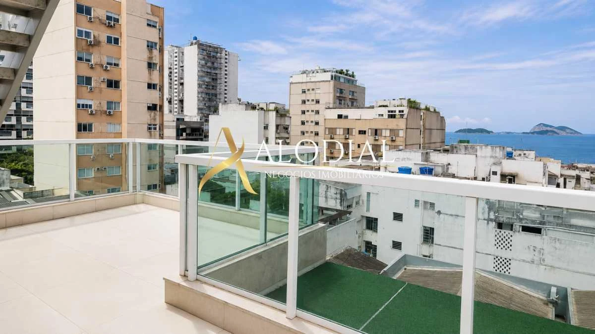 660 m² apartment with 3 en-suite bedrooms and 5 baths