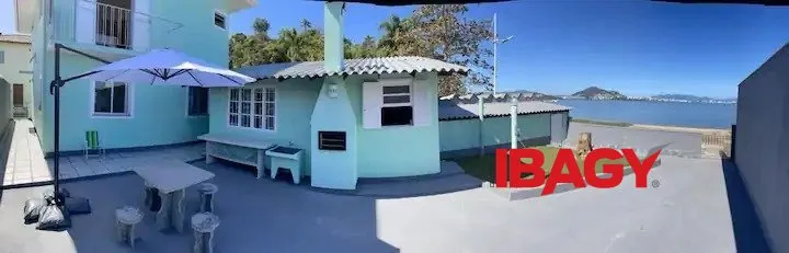 3-bedroom house with a water view in Florianópolis — photo 3