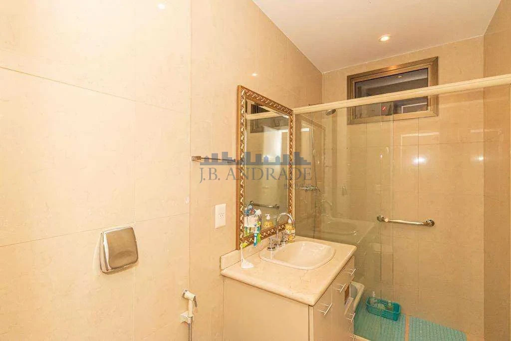 4-bedroom apartment in a building with a sauna — photo 29
