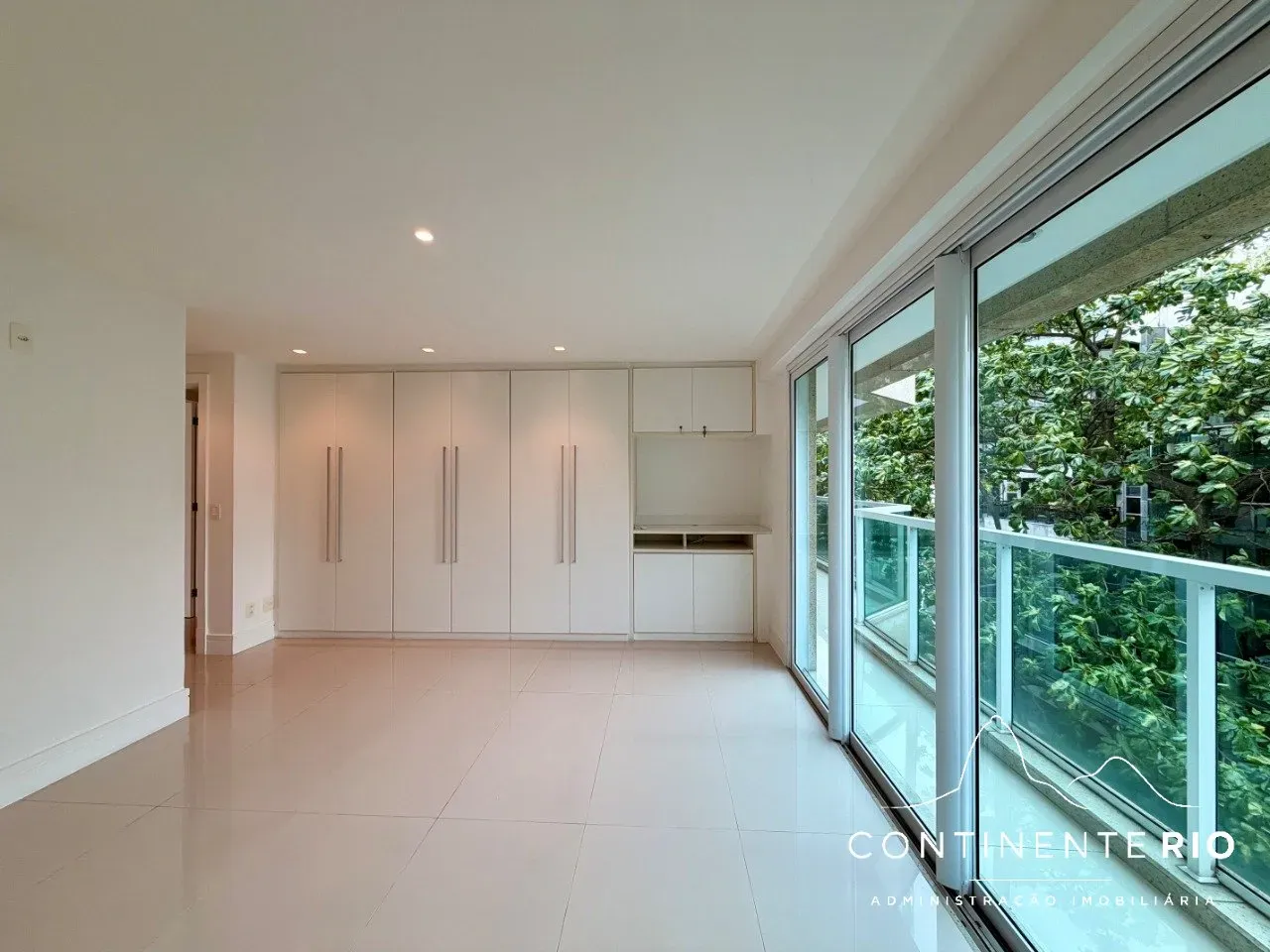 Apartamento de 4 quartos com janelas do piso ao teto, Leblon — photo 4