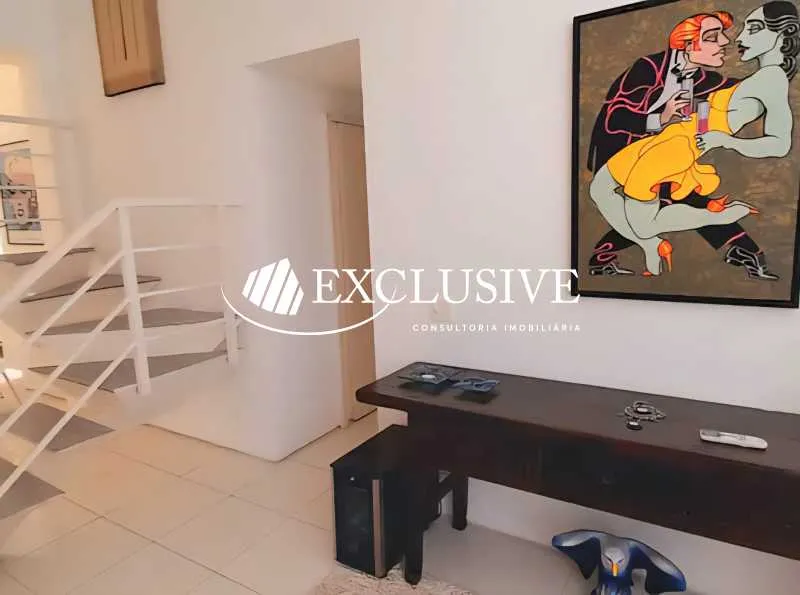 Duplex penthouse with an open kitchen and 2 bedrooms — photo 17