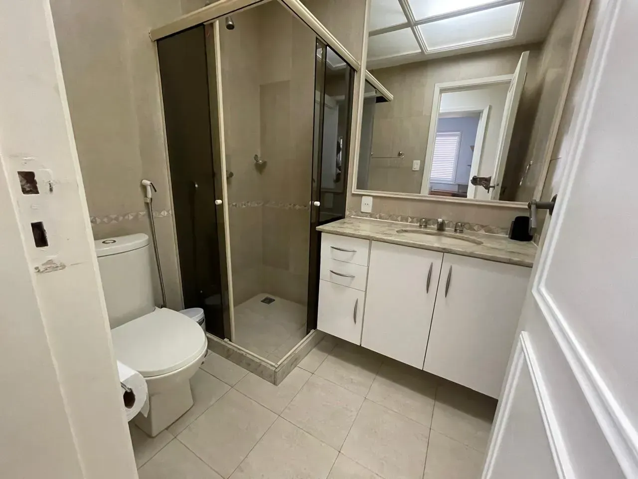 Furnished 3-bedroom apartment with a parking space — photo 18