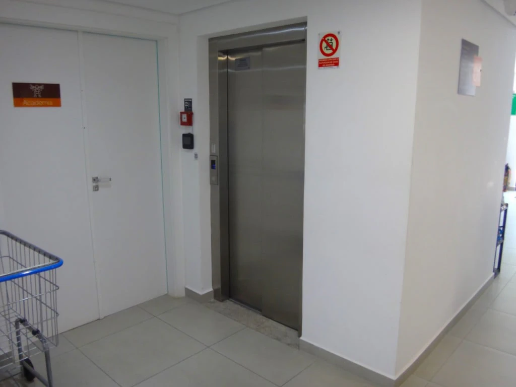 Apartment, 48 m², with a glass-enclosed balcony — photo 25