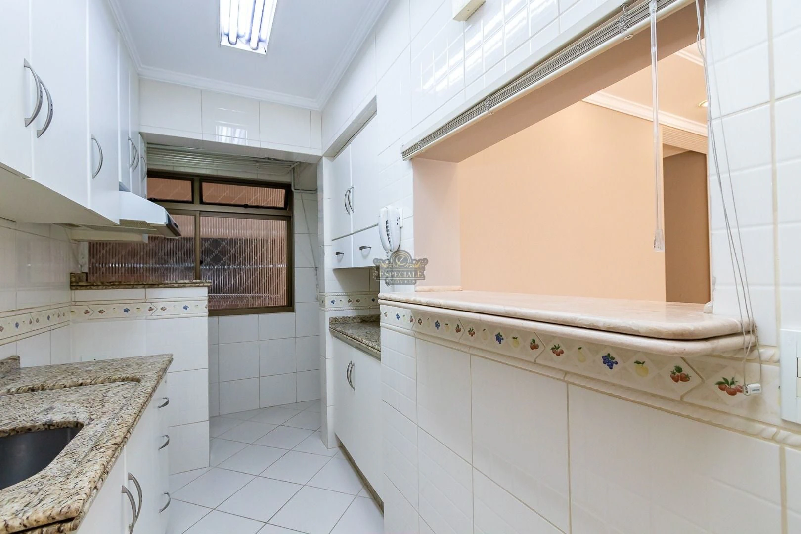 Wood or laminate floors in a 3-bedroom apartment, 86 m² — photo 6