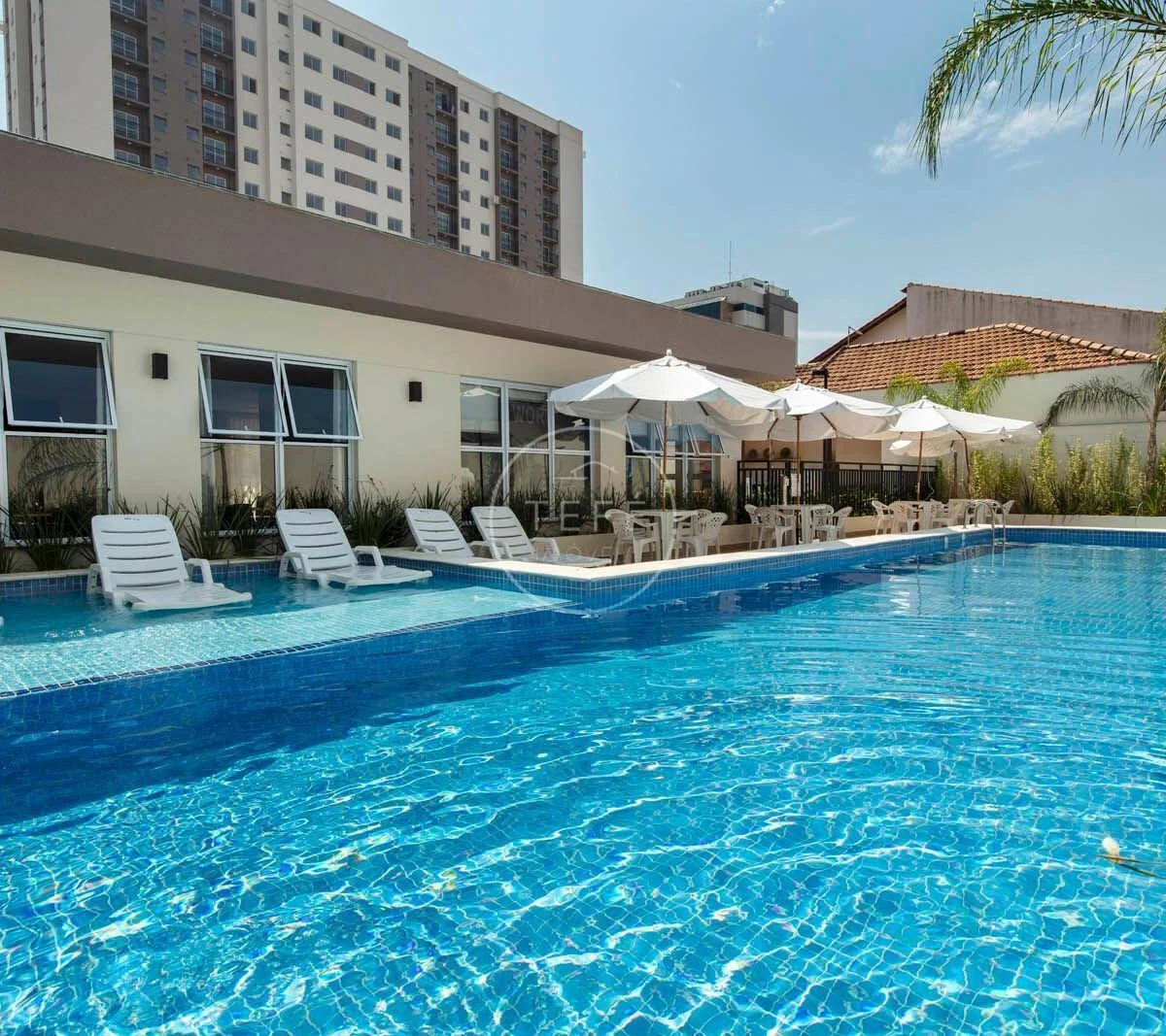 One-bedroom apartment in a building with a pool — photo 5