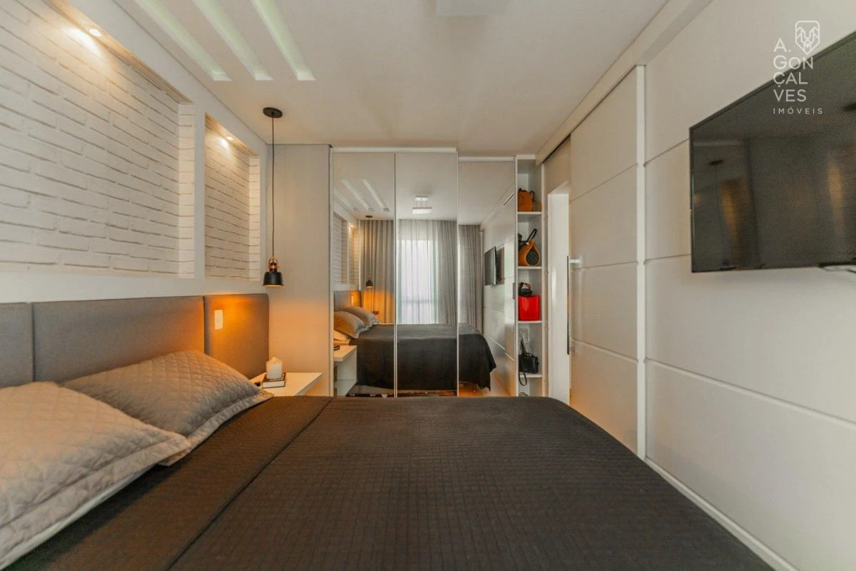 Wood or laminate floors in a 2-bedroom apartment, 60 m² — photo 18