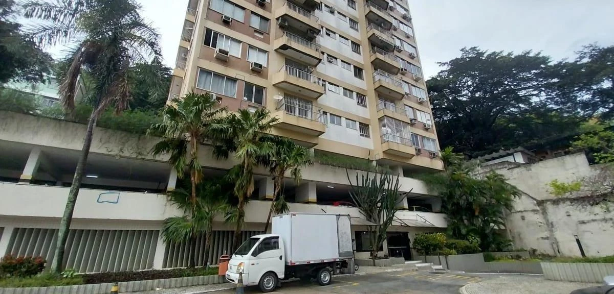 2-bedroom apartment with a mountain view — photo 40