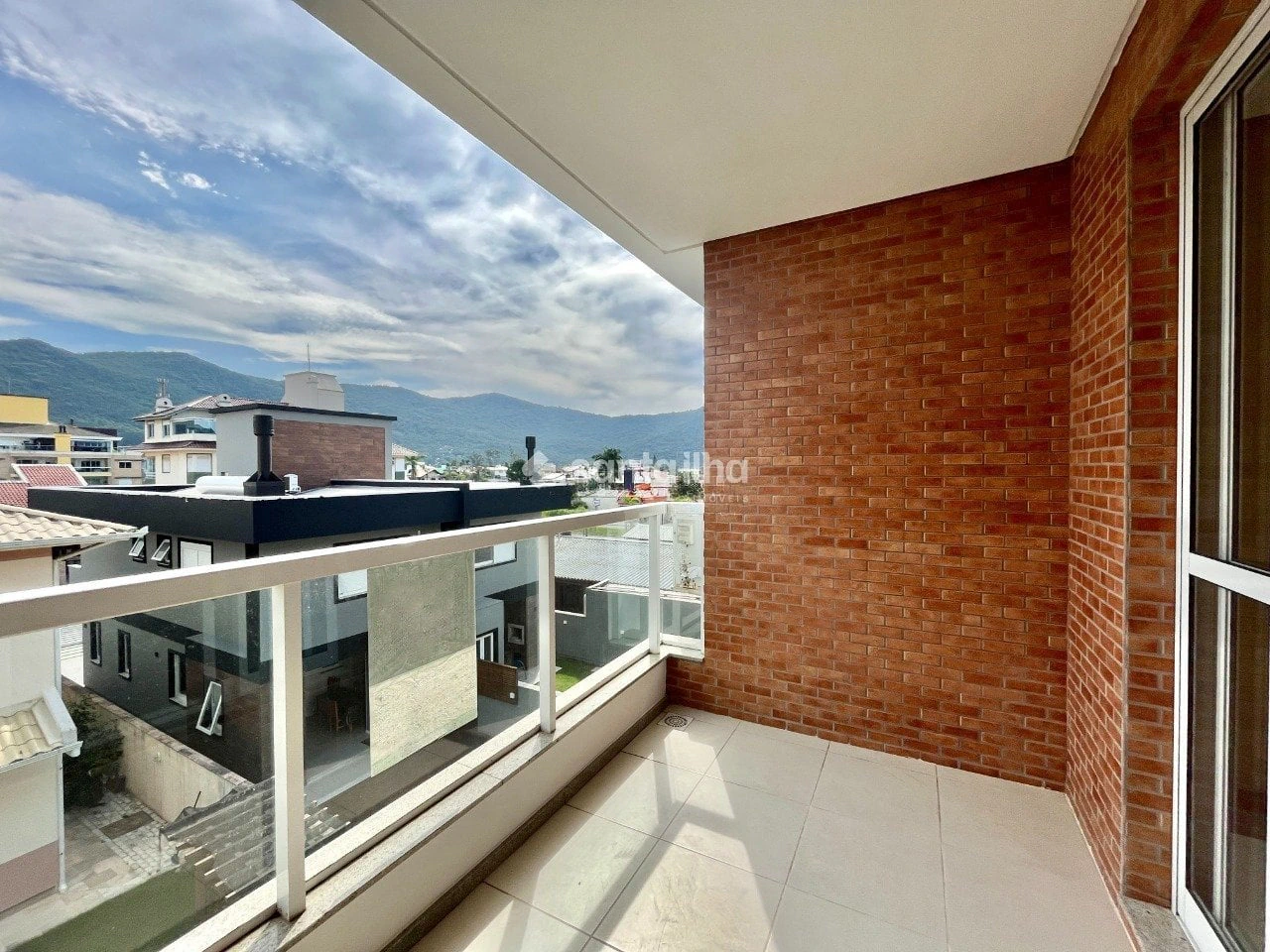 Balcony with a grill in a 2-bedroom apartment, 73 m² — photo 26