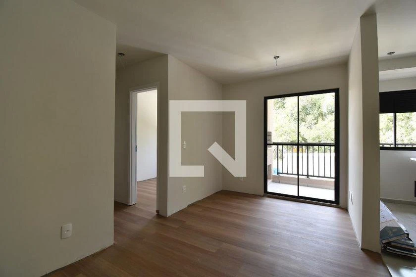 Balcony with a grill in a 2-bedroom apartment, 53 m² — photo 9