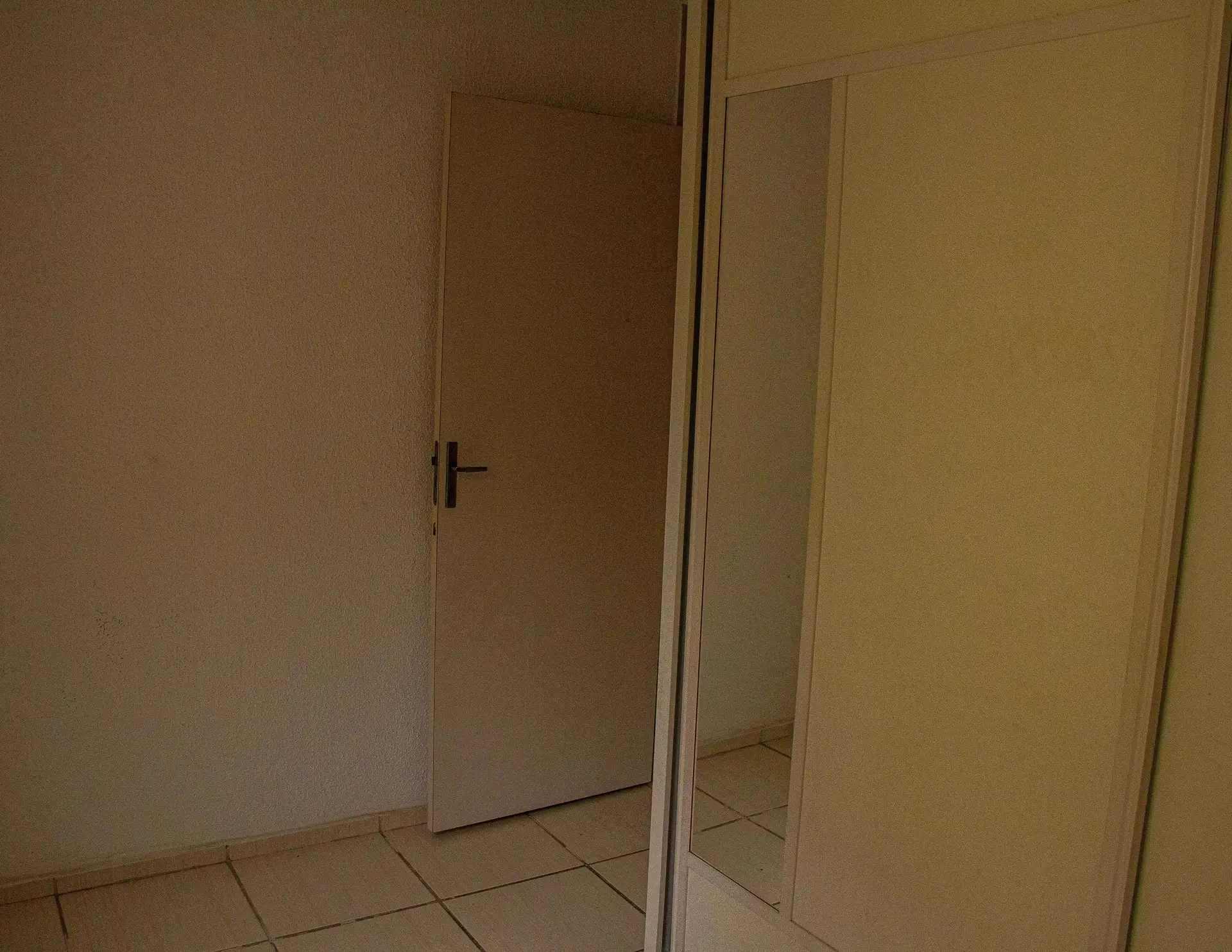 Unfurnished 2-bedroom apartment with pets allowed — photo 13