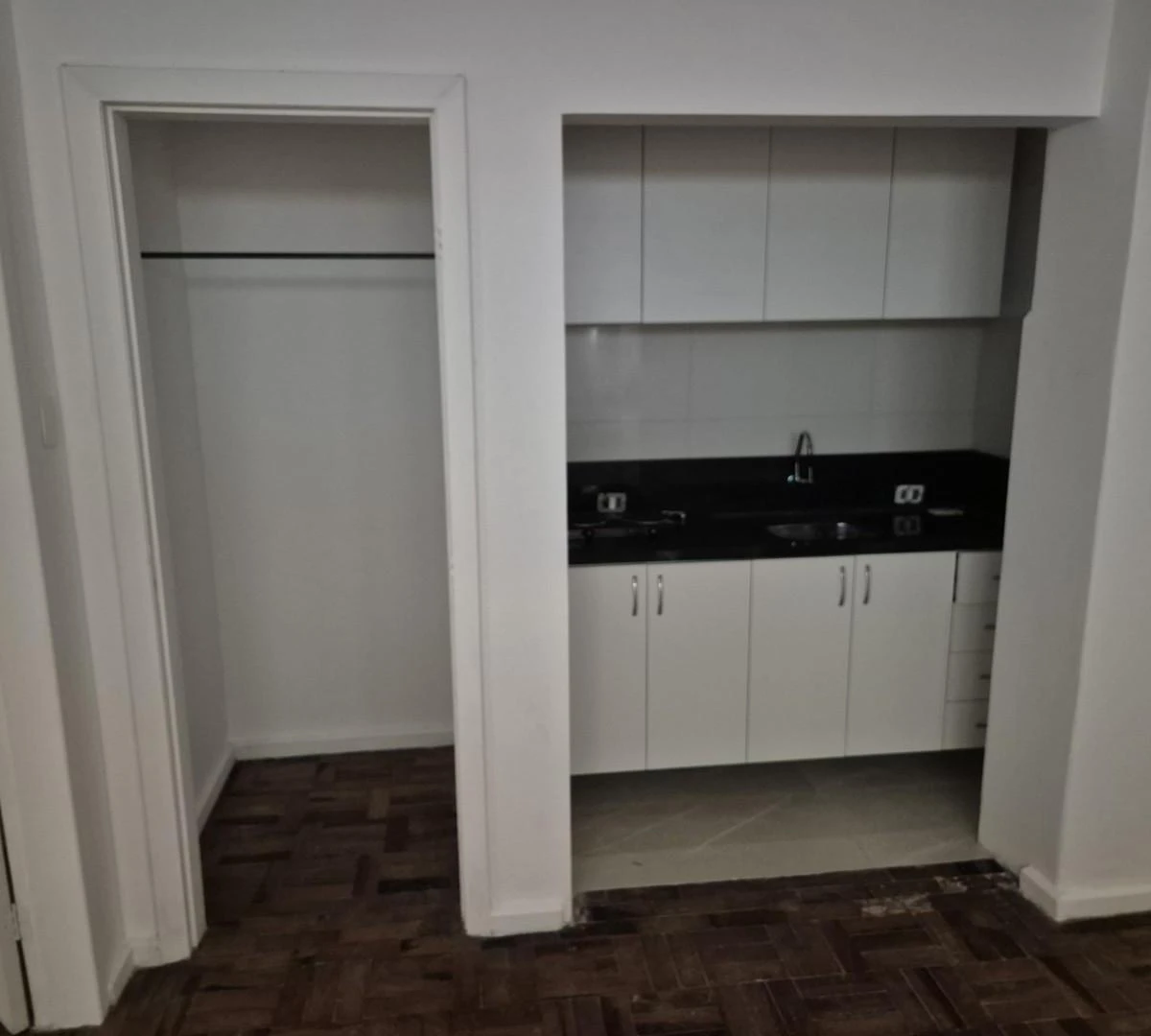 Apartment, 38 m², with wood or laminate floors — photo 2