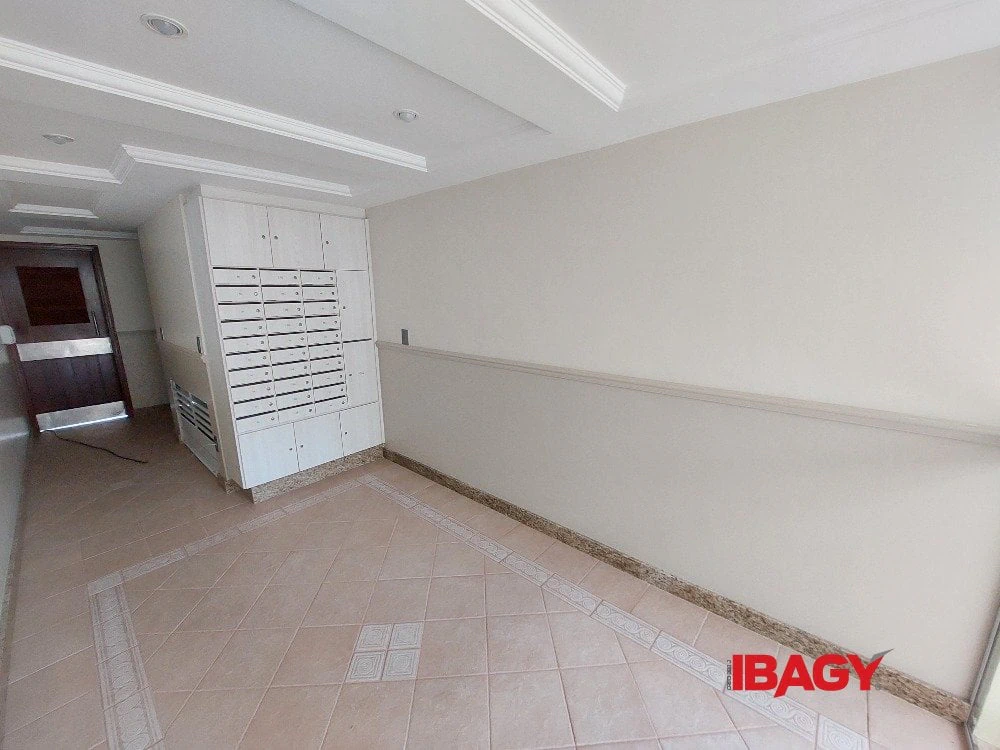 2-bedroom apartment with a closed-off kitchen — photo 20