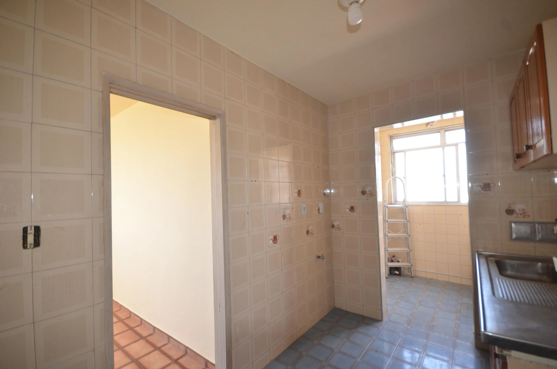 Unfurnished 2-bedroom apartment with a private garden — photo 25