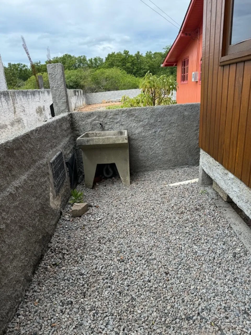 Rental house with 2 bedrooms and a glass shower — photo 3