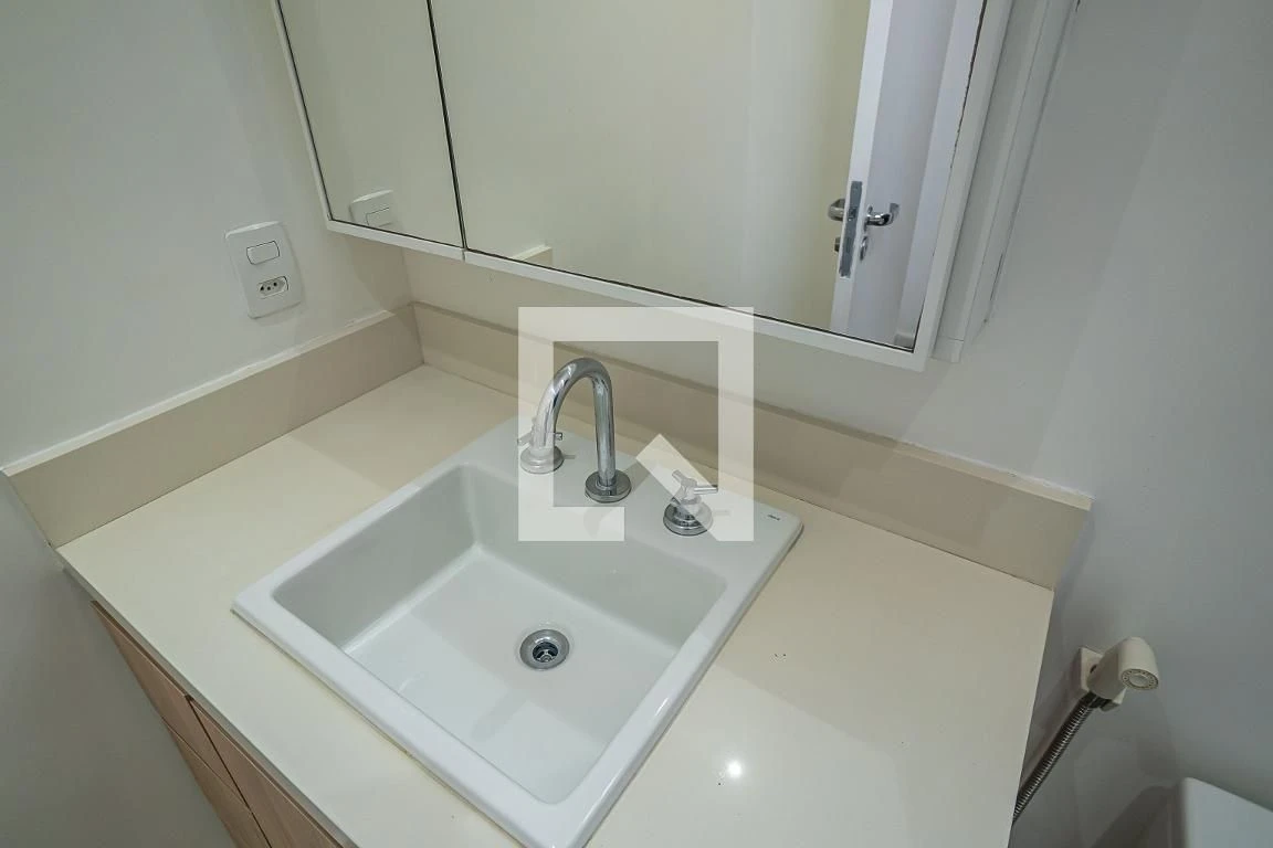 Furnished 2-bedroom apartment with en-suite bathrooms and open kitchen — photo 35