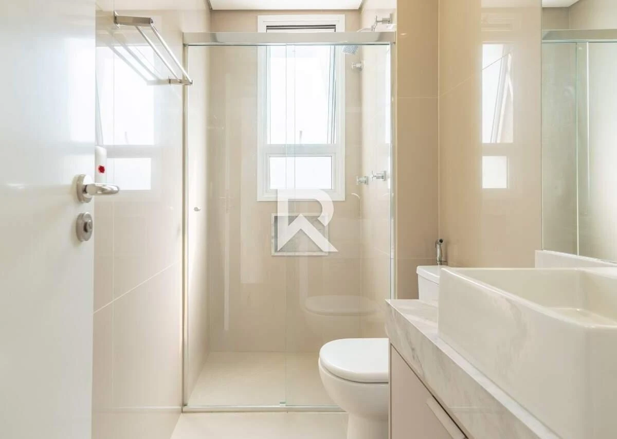 255 m² apartment with a bathtub and a walk-in closet — photo 39