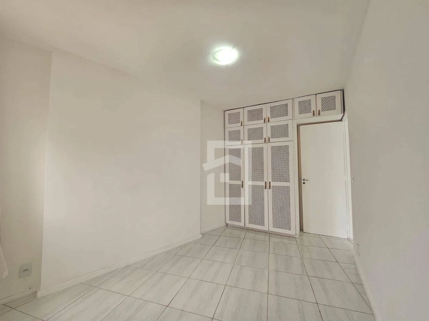 36 m² 1-bedroom suite apartment with parking — photo 12
