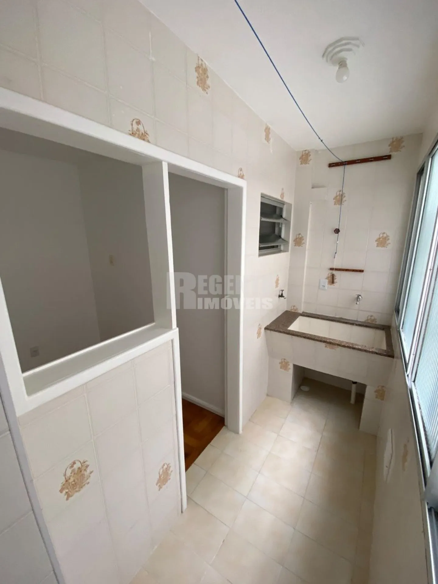 Wood or laminate floors in a 2-bedroom apartment, 80 m² — photo 13
