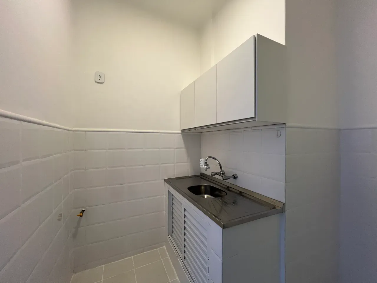 Apartment on the 3rd floor with wood or laminate floors — photo 7