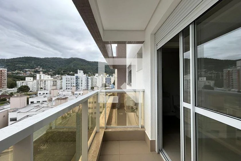 Apartment with 2 bedrooms and a closed kitchen gas stove