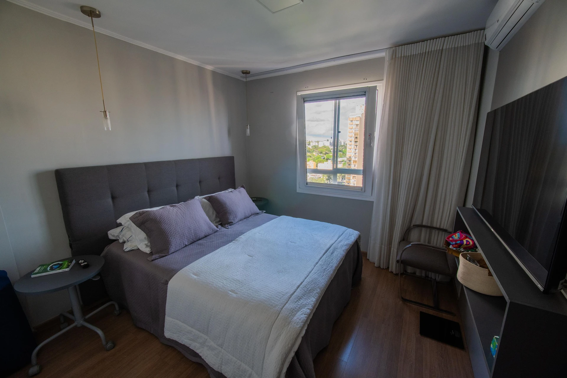 Walk-in closet in a 2-bedroom apartment, 91 m² — photo 13
