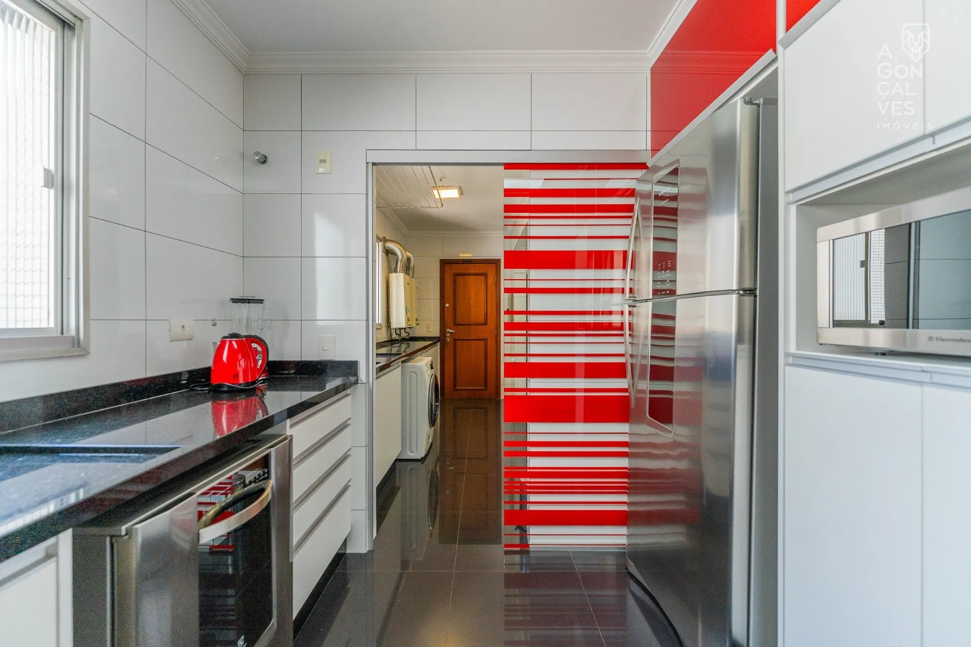 Furnished 219 m² apartment with 4 bedrooms and 2 parking spots — photo 15