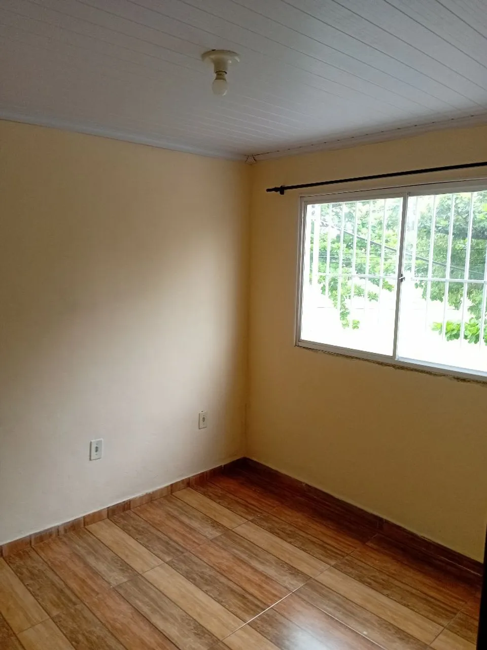 Wood or laminate floors in a 2-bedroom house, 100 m² — photo 6