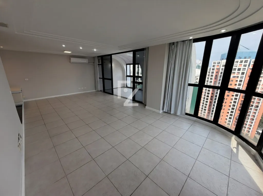 Duplex apartment on the 20th floor with city and water views — photo 33