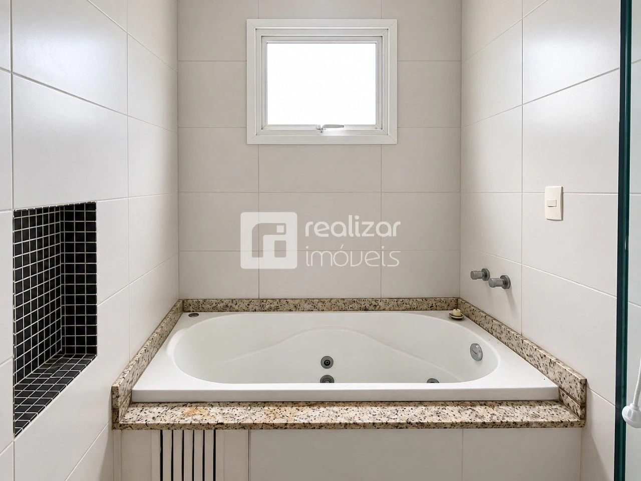 160 m² house with a bathtub and floor-to-ceiling windows — photo 25