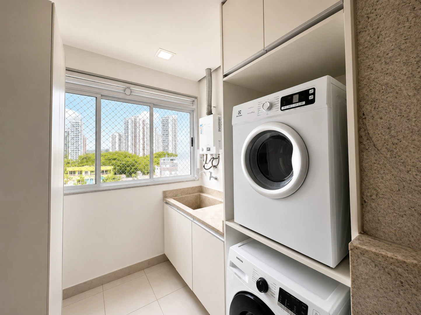 Rental apartment with 4 en-suite bedrooms and 282 m² — photo 8