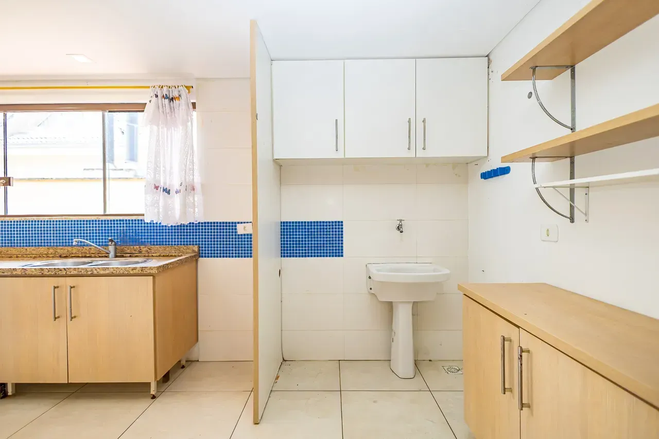 Furnished house with 5 bedrooms and 470 m² — photo 49