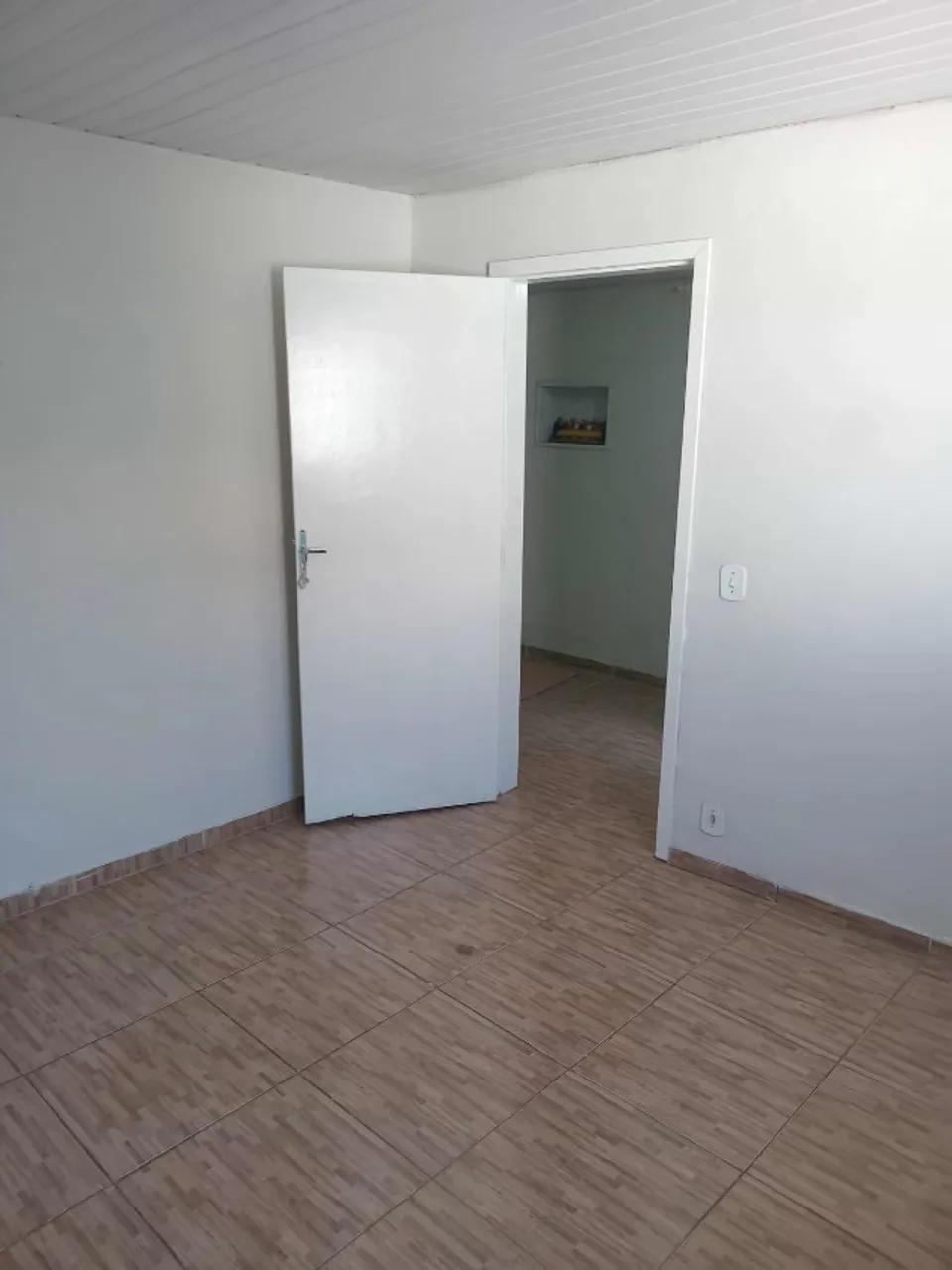 House with a closed kitchen and a gas stove — photo 6
