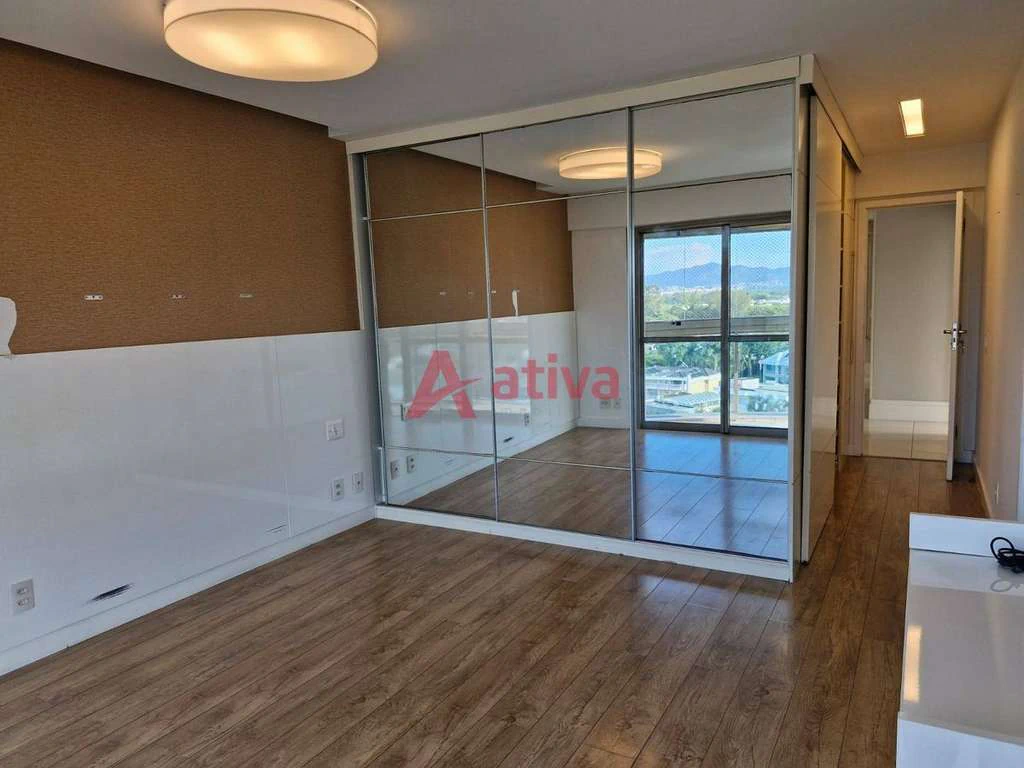 260 m² apartment with 4 en-suite bedrooms and laundry area — photo 19