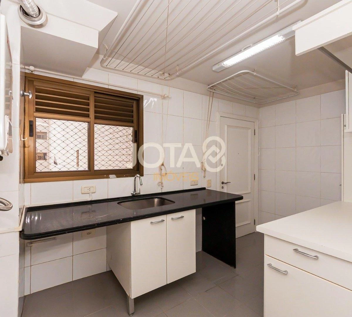 Apartment with 3 bedrooms, 1 en-suite and balcony — photo 16