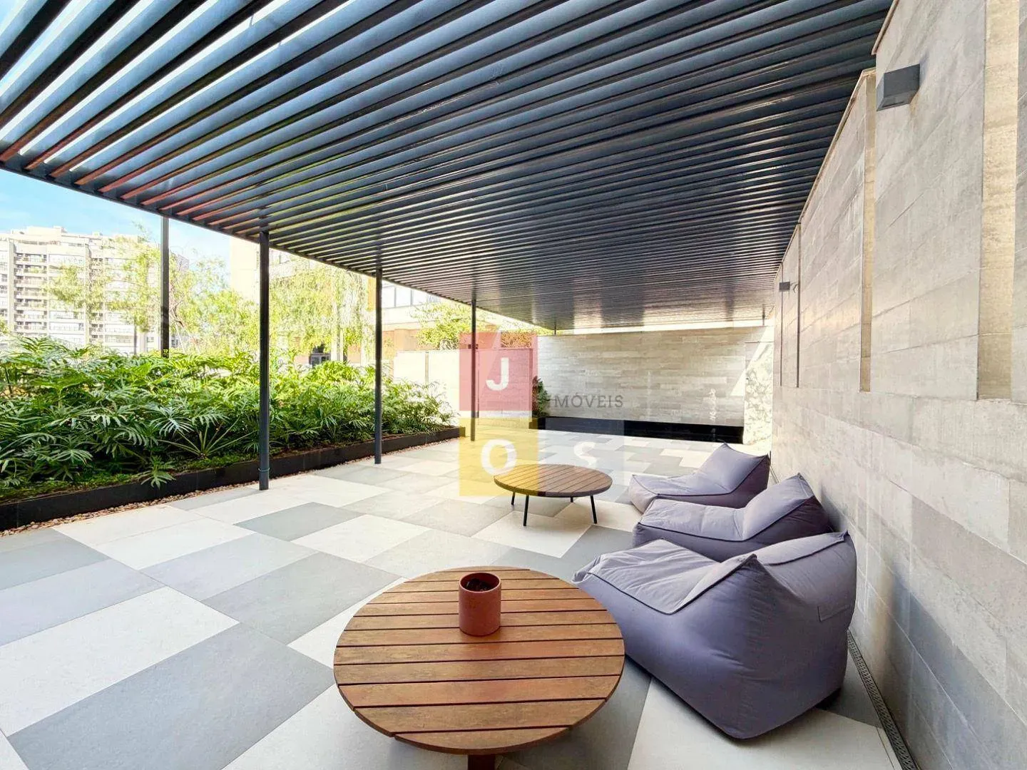 80 m² apartment with 2 bedrooms and a glass balcony — photo 4