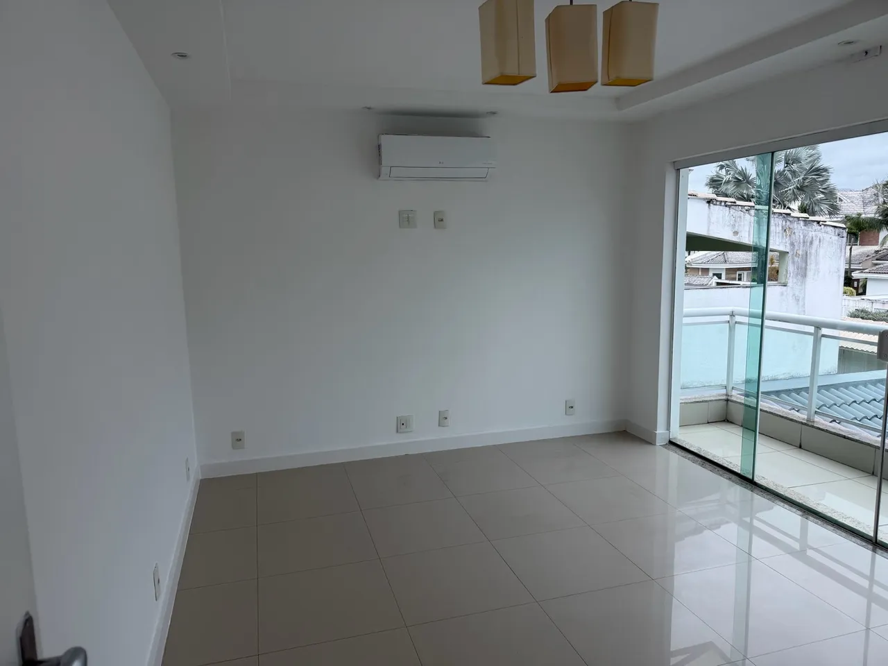 Casa, 320 m², com janelas do piso ao teto — photo 5
