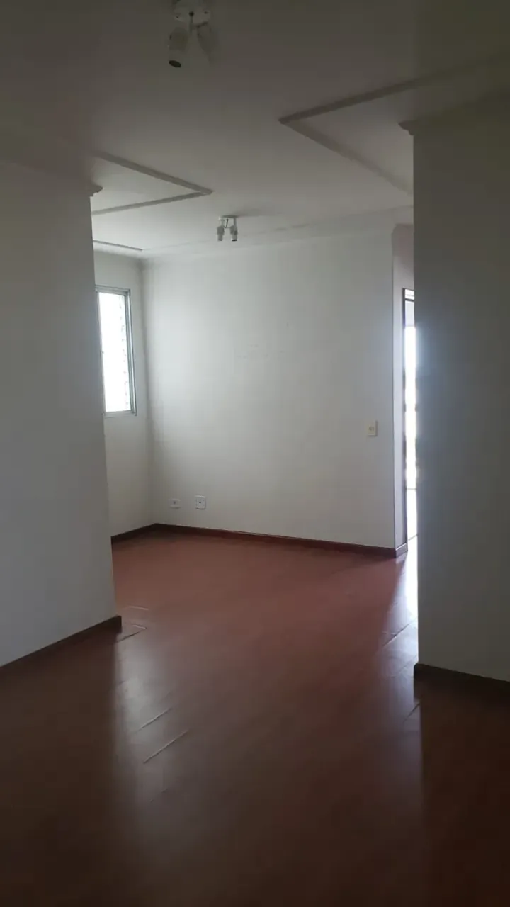 Apartamento com 2 quartos e box de vidro no banheiro — photo 2