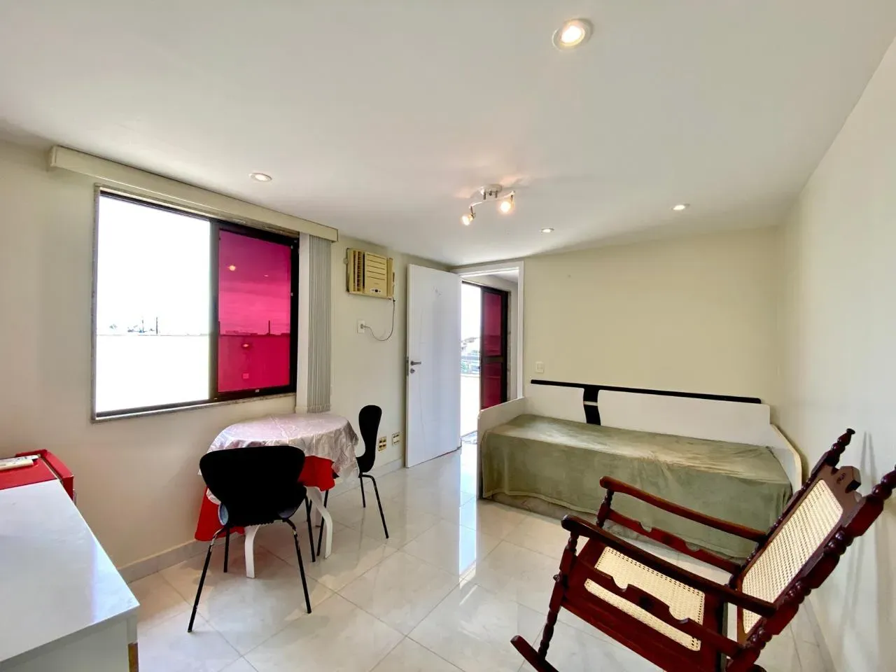 Furnished 369 m² apartment with a closed kitchen — photo 37