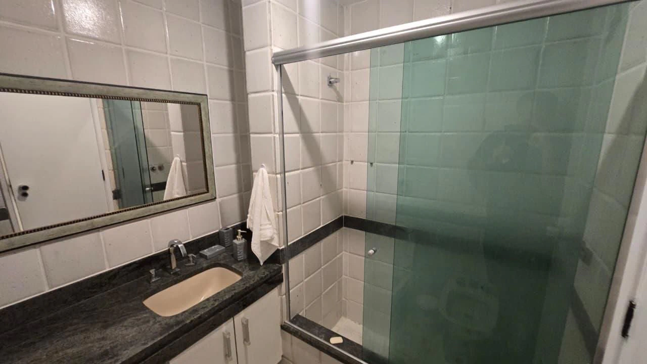 4-bedroom apartment in a building with a sauna — photo 18