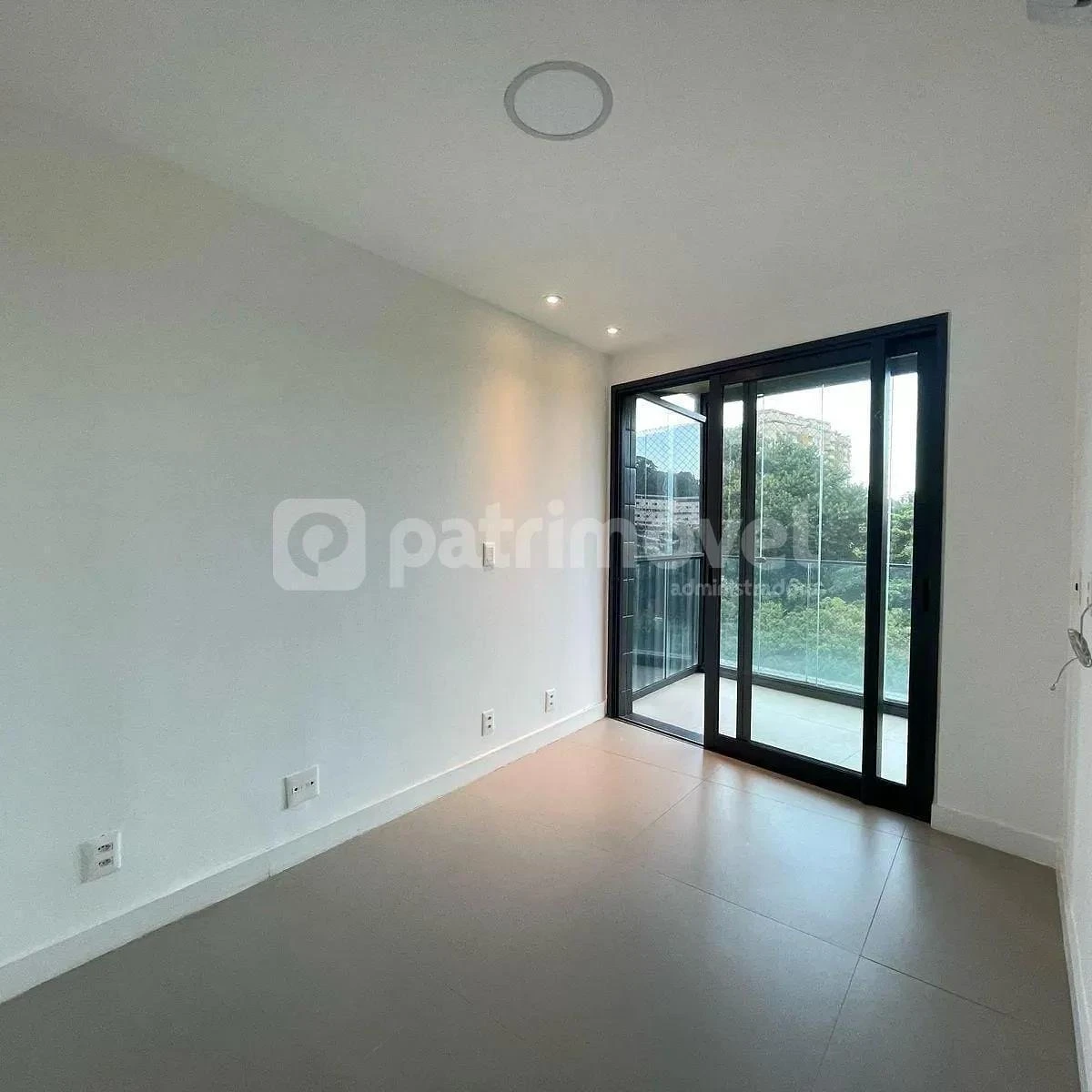 Невмебльована квартира з 3 кімнатами та 197 м² — photo 40