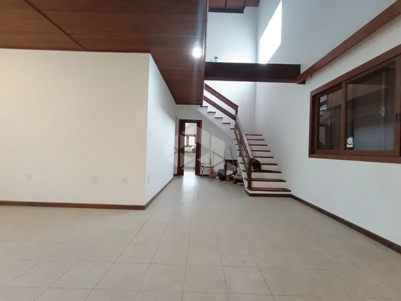 Furnished 360 m² house with 3 bedrooms and 6 parking spaces — photo 27