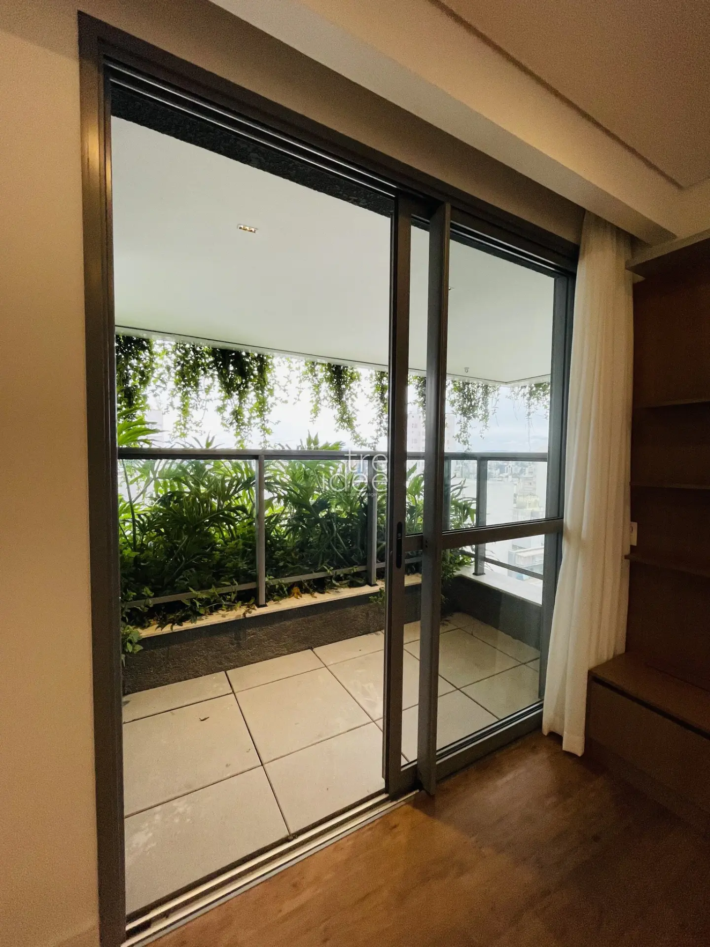 Furnished apartment, 80 m², with floor-to-ceiling windows — photo 4
